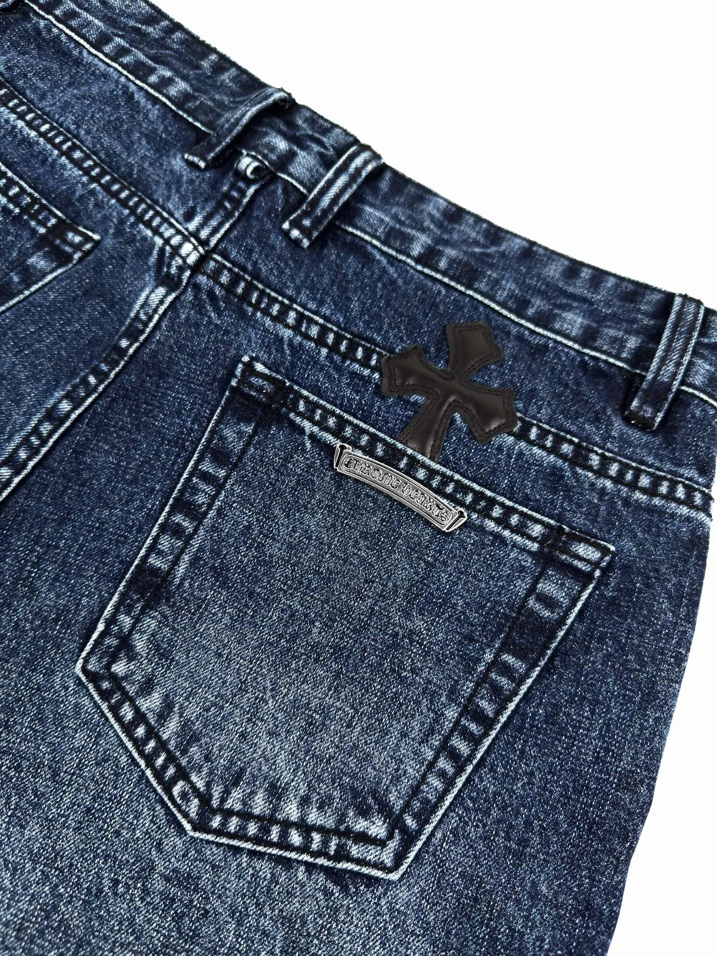 Chrome Hearts ， ， 。 Retro ， ， ， 。 Black Cowhide Leather ， ， ， 。 ， ， ， Versatile 。 1.Retro ， ， ； ， ， Retro 。 2. ， ， ， 、 。 3. ， ， ； ， ， 、 。 ： 1:1 CH 1:1 CH 1:1 CH 1:1 CH 1:1 CH 1:1 CH 1:1 CH ： Size： 26 27 28 ： EE